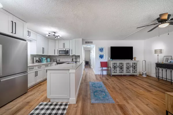 Delray Beach, FL 33484,52 Burgundy B