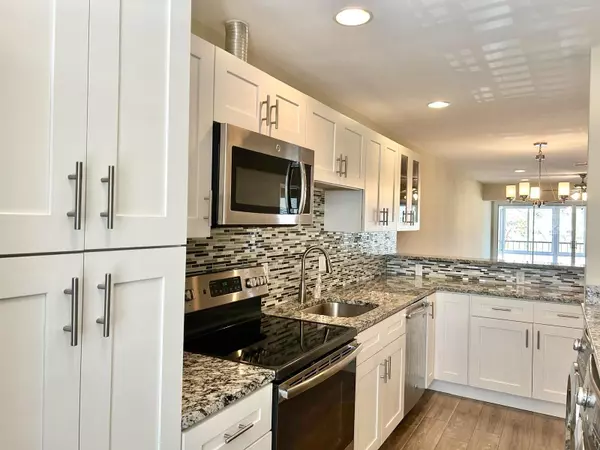 Delray Beach, FL 33445,2811 SW 15th ST 202