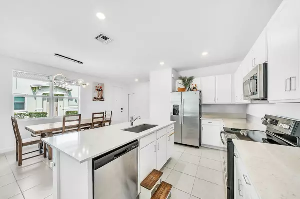 Port Saint Lucie, FL 34984,235 SE Woodbark ST