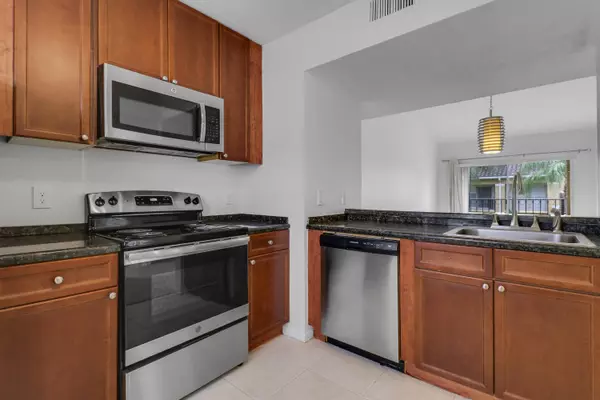 Lake Park, FL 33403,1025 Lake Shore DR 202