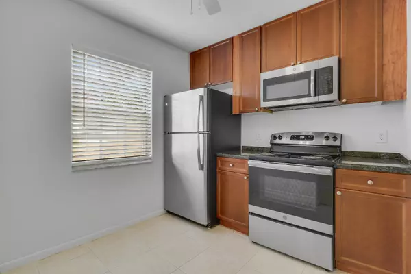 Lake Park, FL 33403,1025 Lake Shore DR 202