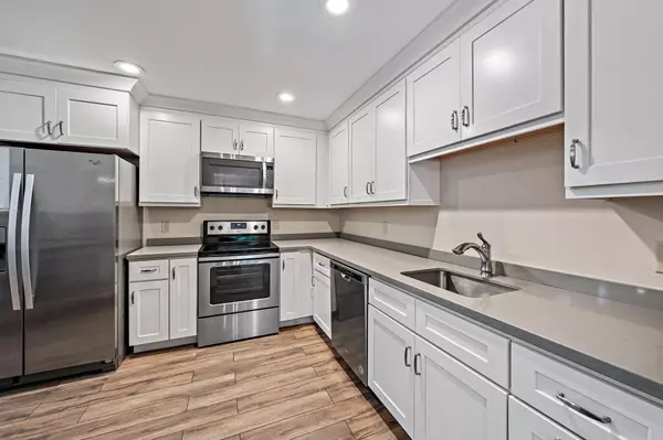 Palm Beach Gardens, FL 33418,25 W Lexington LN B