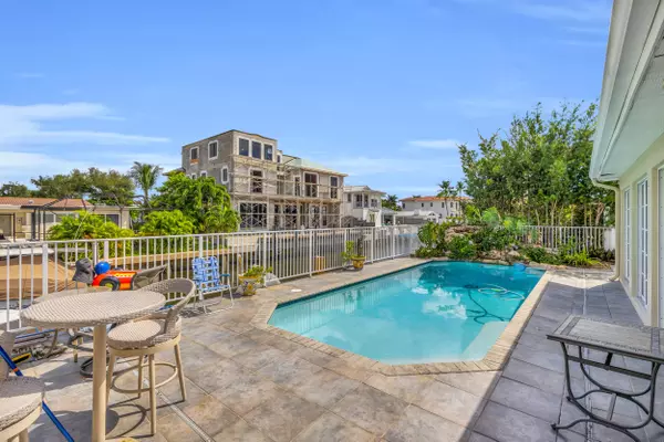 Boca Raton, FL 33487,737 NE 71st ST