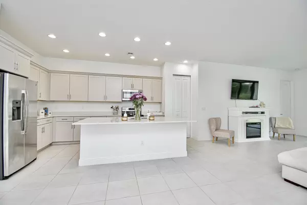 Loxahatchee, FL 33470,16420 Sandy Shore DR