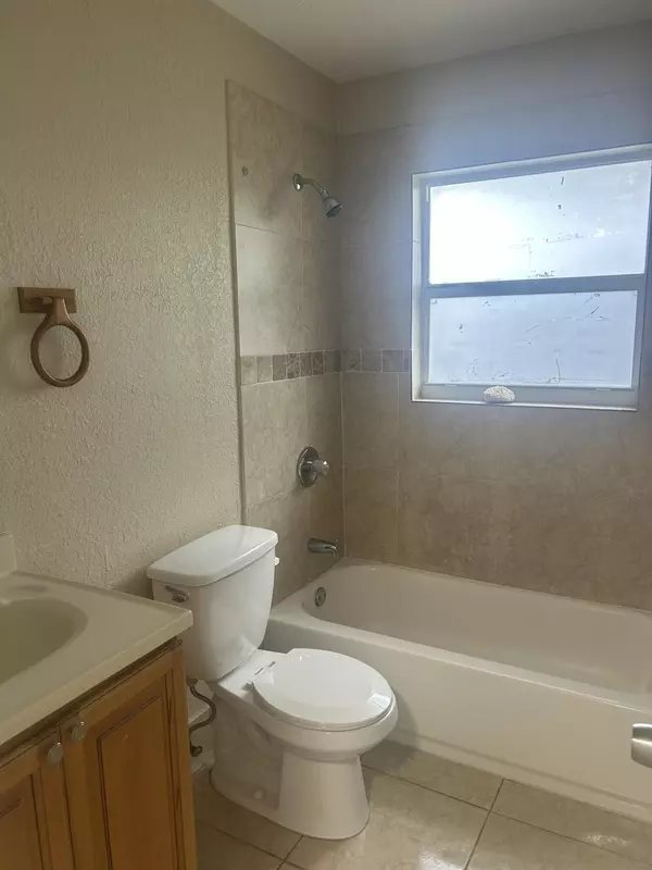 Lake Worth Beach, FL 33460,1420 Barton RD 1422w