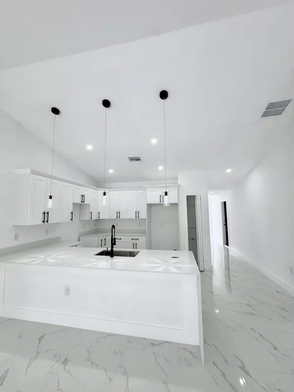 Lehigh Acres, FL 33974,670 E Chemstrand ST 670