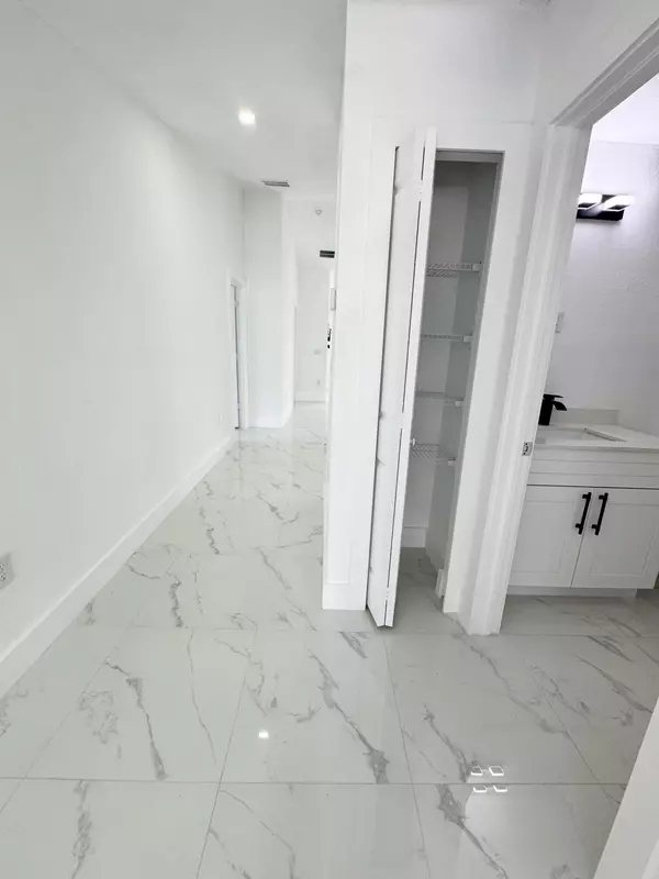 Lehigh Acres, FL 33974,670 E Chemstrand ST 670