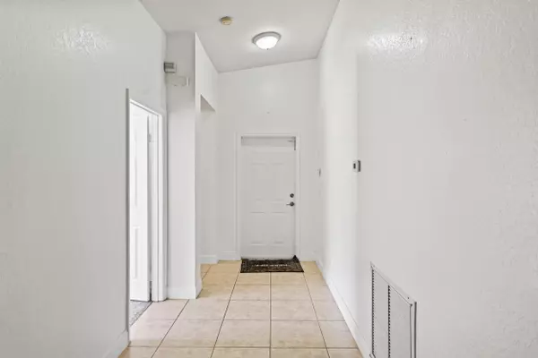 Port Saint Lucie, FL 34953,2064 SW Newport Isles BLVD