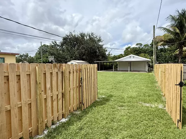 Hollywood, FL 33020,2451 Washington St