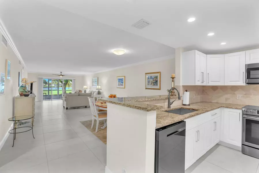 250 John F Kennedy DR 101, Atlantis, FL 33462
