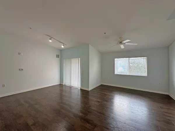 Port Saint Lucie, FL 34986,261 SW Palm DR 305