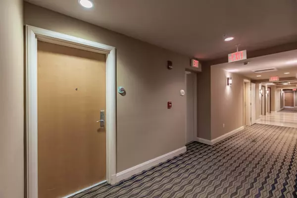 Miami, FL 33132,244 Biscayne BLVD 1008