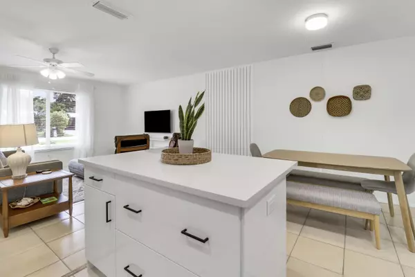 West Palm Beach, FL 33403,9285 Sun CT