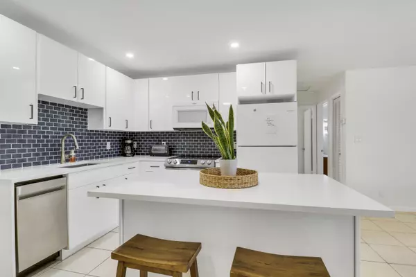 West Palm Beach, FL 33403,9285 Sun CT