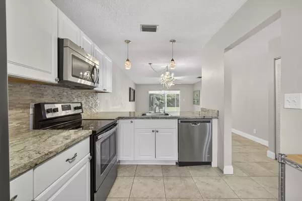 West Palm Beach, FL 33411,162 Lake Susan LN