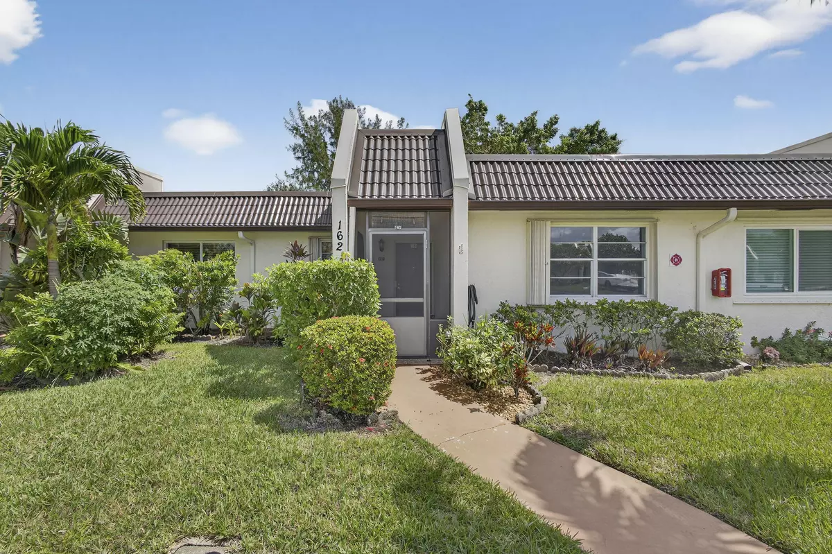 West Palm Beach, FL 33411,162 Lake Susan LN