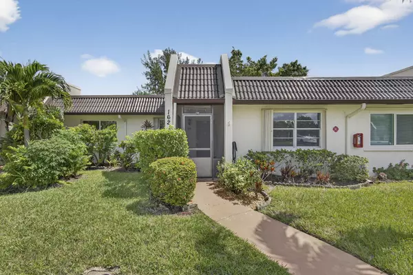 162 Lake Susan LN, West Palm Beach, FL 33411