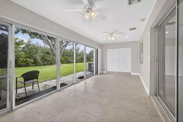 West Palm Beach, FL 33411,162 Lake Susan LN
