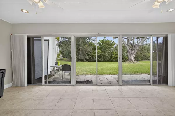 West Palm Beach, FL 33411,162 Lake Susan LN