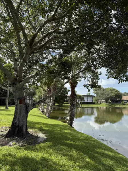 1 N N Greenway 205, Royal Palm Beach, FL 33411