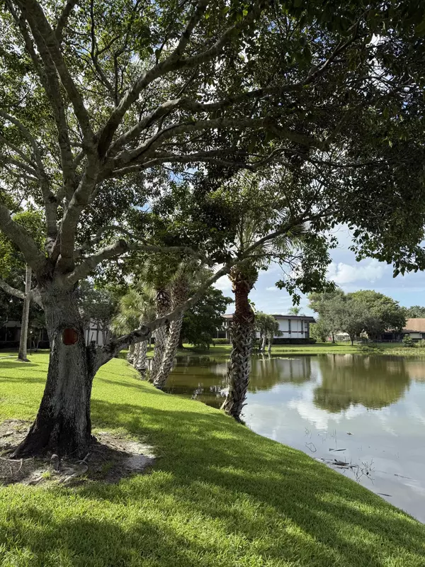 1 N N Greenway 205, Royal Palm Beach, FL 33411