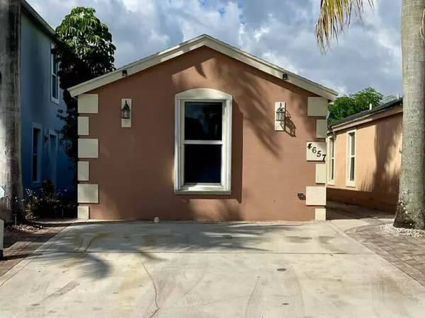 4657 Clemens ST, Lake Worth, FL 33463