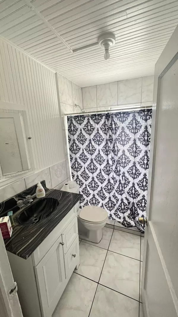 Lake Worth Beach, FL 33460,426 N E ST