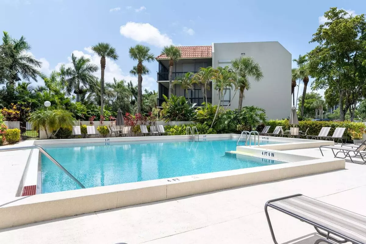 West Palm Beach, FL 33401,3050 Presidential WAY 305