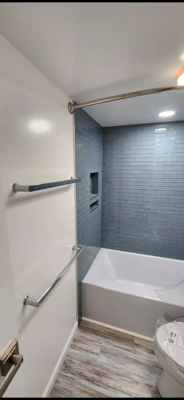 North Palm Beach, FL 33408,243 Castlewood DR 2