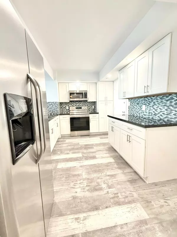 Hillsboro Beach, FL 33062,1150 Hillsboro Mile 707