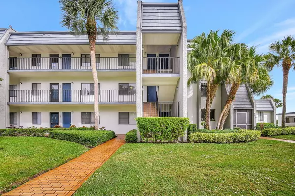 4822 Esedra Court  #208, Lake Worth, FL 33467