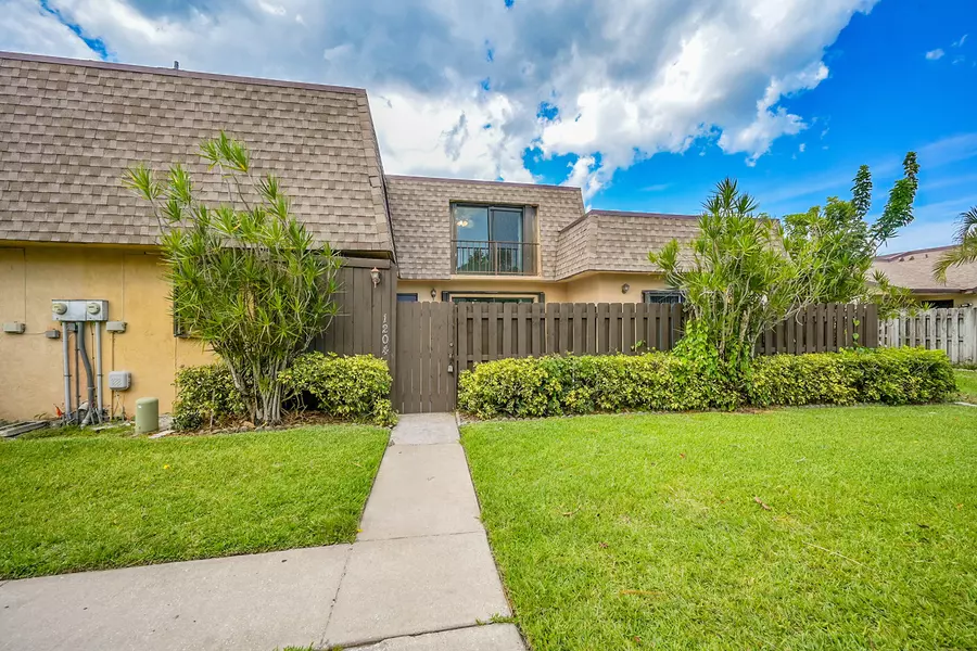 1204 Waterview CIR, Palm Springs, FL 33461