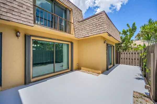 Palm Springs, FL 33461,1204 Waterview CIR