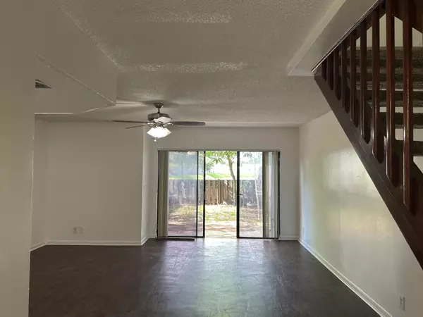 West Palm Beach, FL 33415,5041 E Society PL E