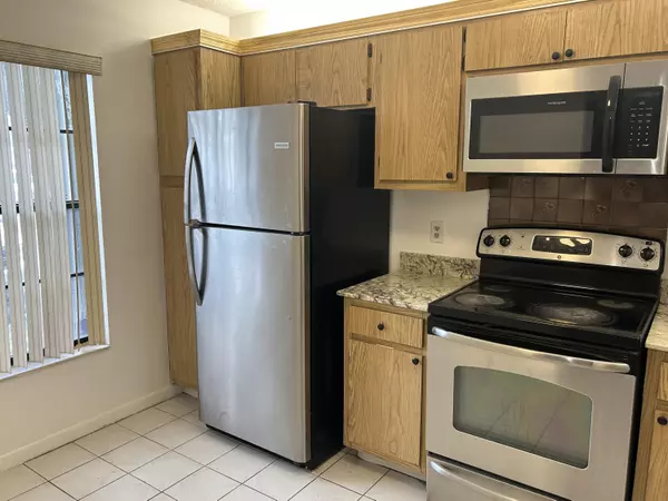 West Palm Beach, FL 33415,5041 E Society PL E