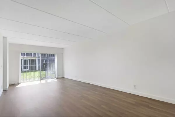 Lake Park, FL 33403,1501 Crescent CIR B10