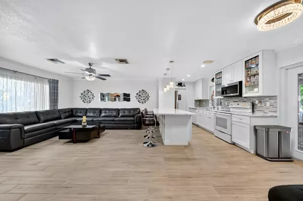 Jupiter, FL 33458,407 Highwood CIR