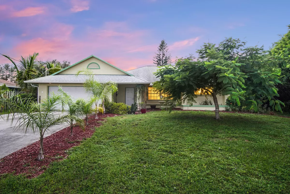 Port Saint Lucie, FL 34984,566 SE Oakridge DR