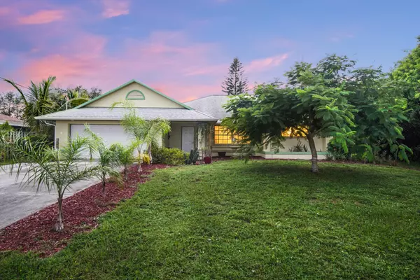 566 SE Oakridge DR, Port Saint Lucie, FL 34984