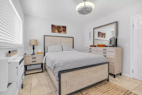 Pompano Beach, FL 33060,301 E Mcnab RD 103