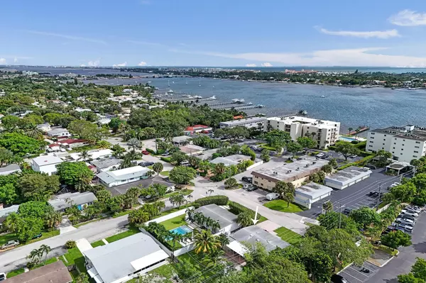 Lantana, FL 33462,1205 S Lake DR