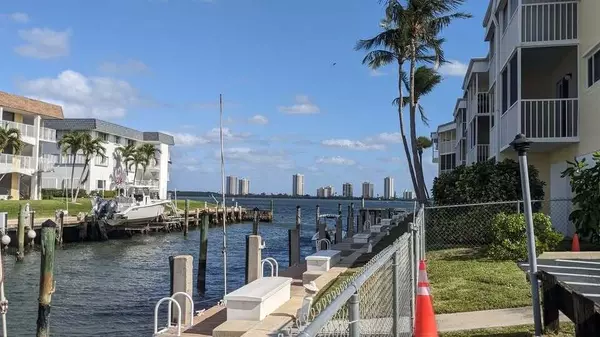 131 Doolen CT 208, North Palm Beach, FL 33408