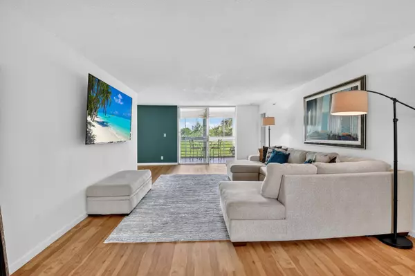 Boca Raton, FL 33487,5340 NW 2nd AVE 220