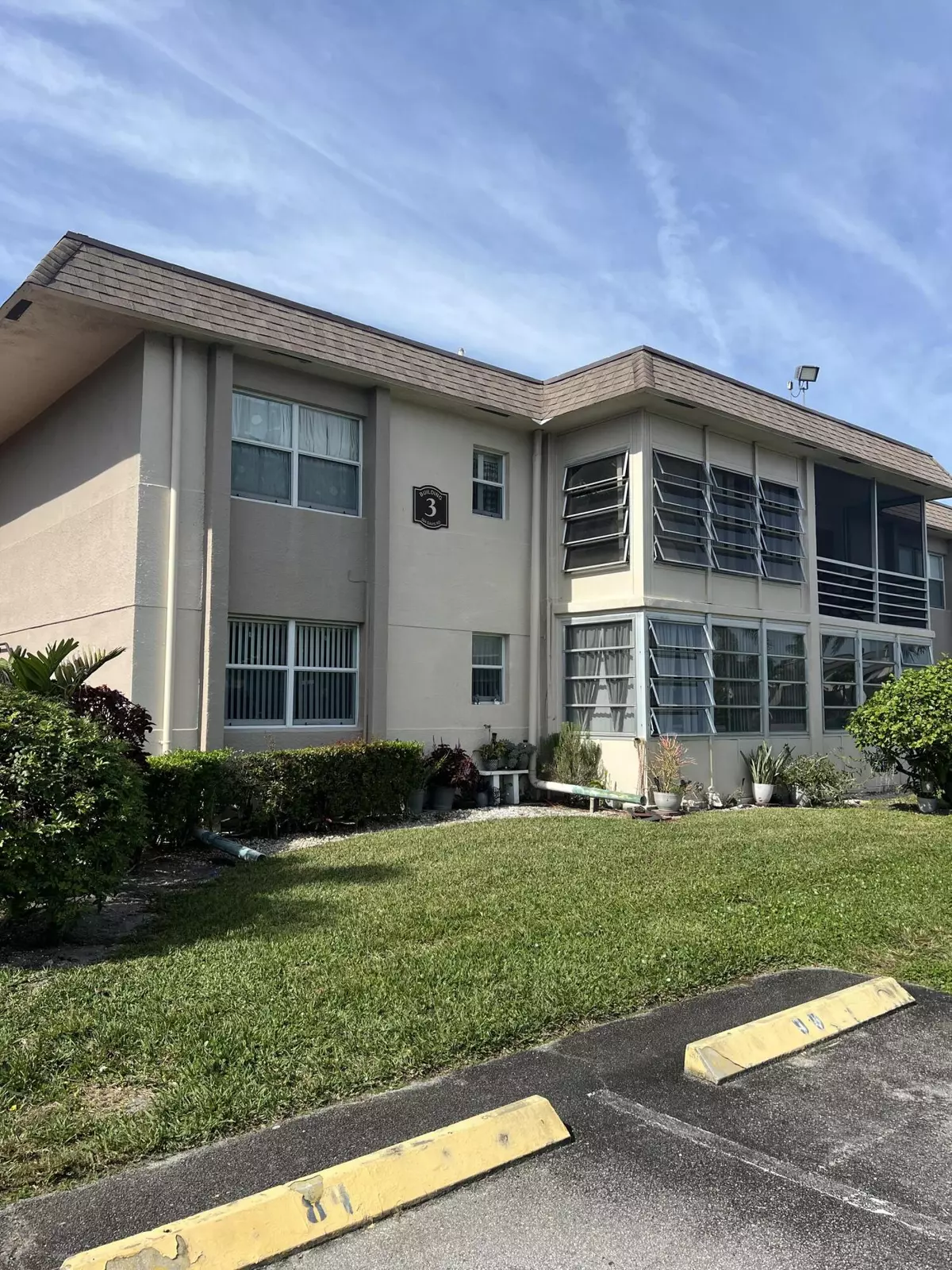 Palm Springs, FL 33461,504 Davis RD 95