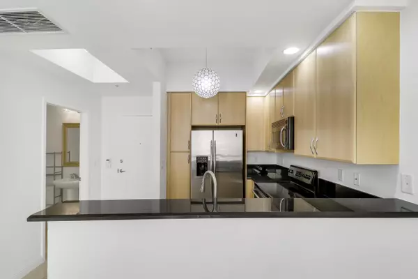 West Palm Beach, FL 33401,801 S Olive AVE 1523