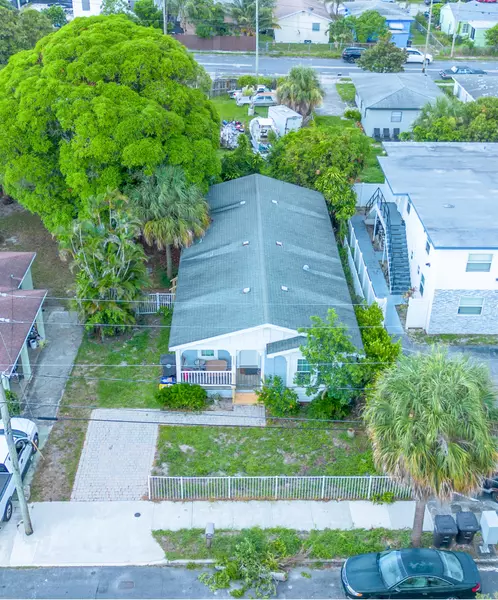 1102 19th ST, West Palm Beach, FL 33407