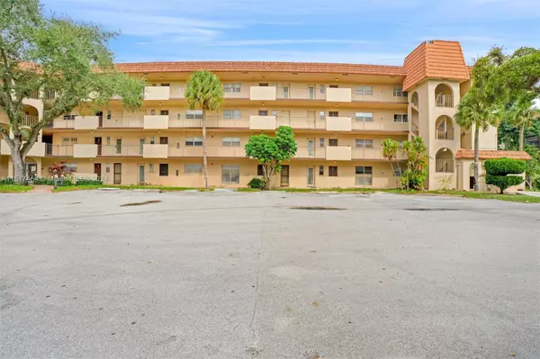 6200 S Falls Cir DR 310, Lauderhill, FL 33319