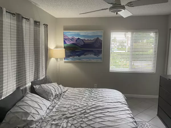 Delray Beach, FL 33445,2721 SW 13th ST 101