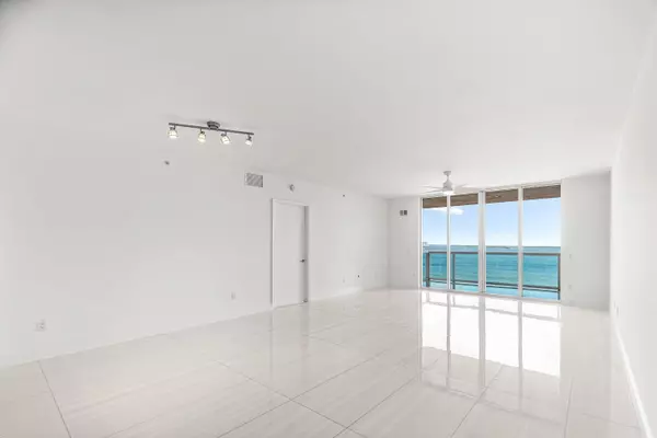 Riviera Beach, FL 33404,2650 Lake Shore DR 1005