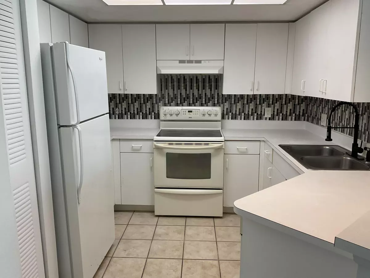 West Palm Beach, FL 33417,4175 N Haverhill RD 905